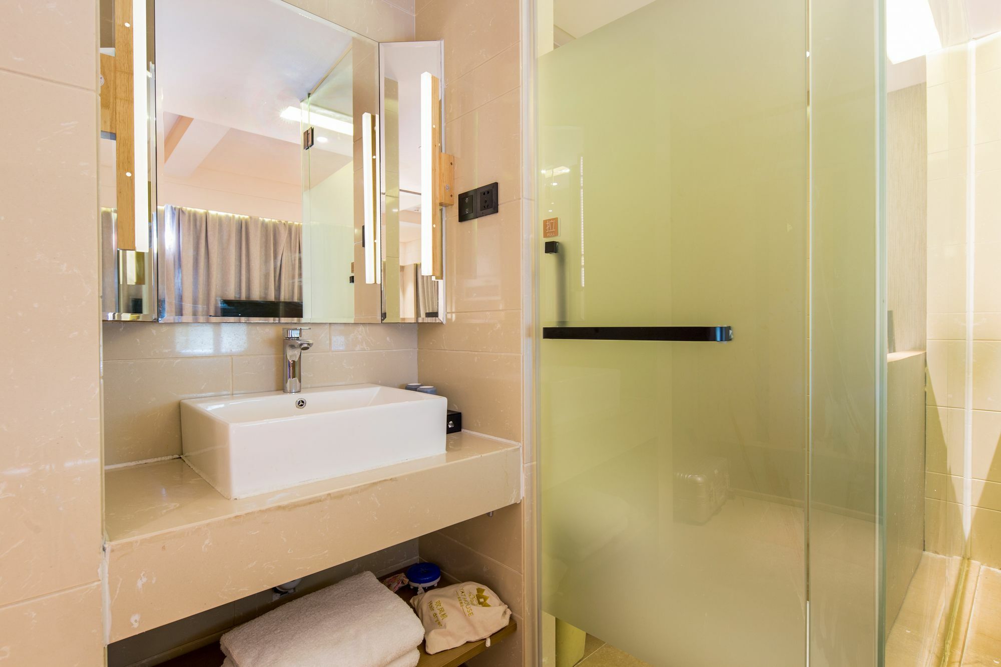 Yat House Hotell Guangzhou Exteriör bild